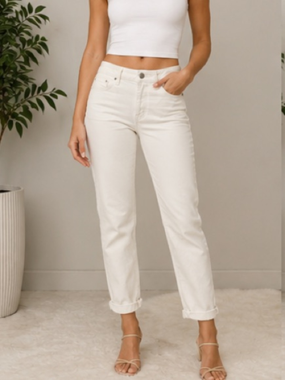 Frame Denim Off-White Straight Leg Jeans